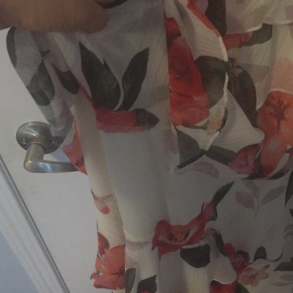 🌸 NEW 🌸 SLNY white layer gown with rose pattern - Picture 4 of 5